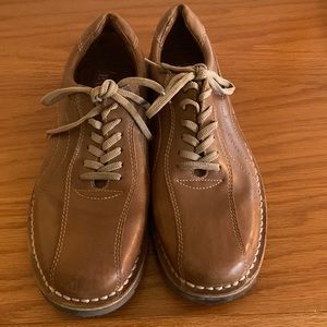 Bass men’s flex nubuck work oxford’s; size 9.5D Preowned; good condition